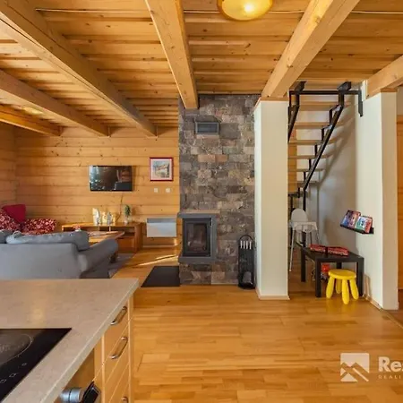 Ellas Chalet Malatiny